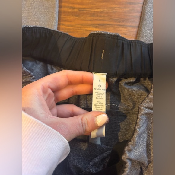 Lululemon Athletica On The Fly Pant 28" Heathered Grey Size 6 - Picture 5 of 5